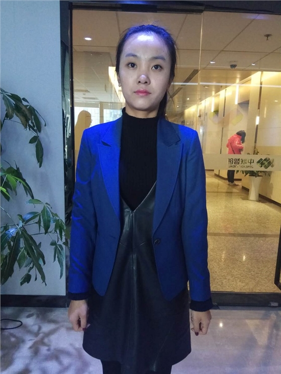 西服試穿的第三款式