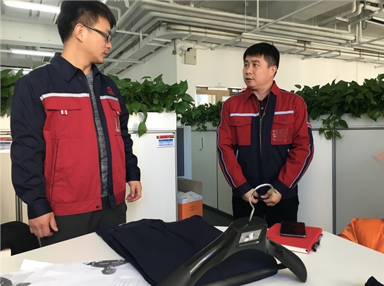 試穿兩款樣衣