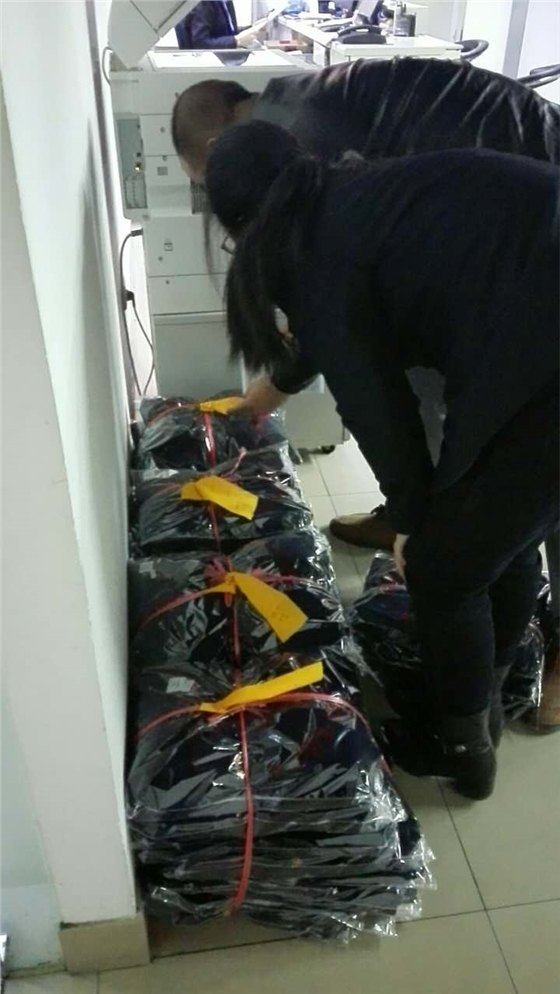 核對(duì)工服的數(shù)量