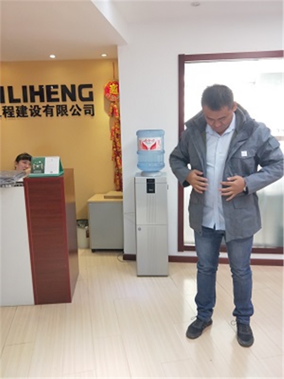 凱利恒試沖鋒衣