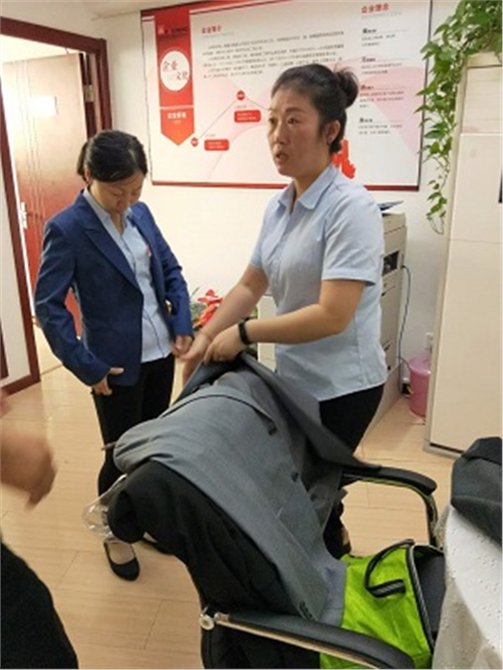 凱利恒試西服款式