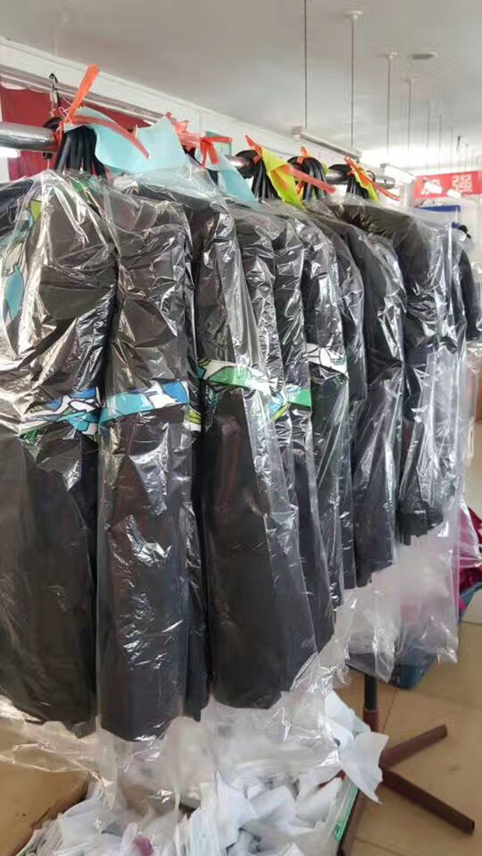 服務員工服完工