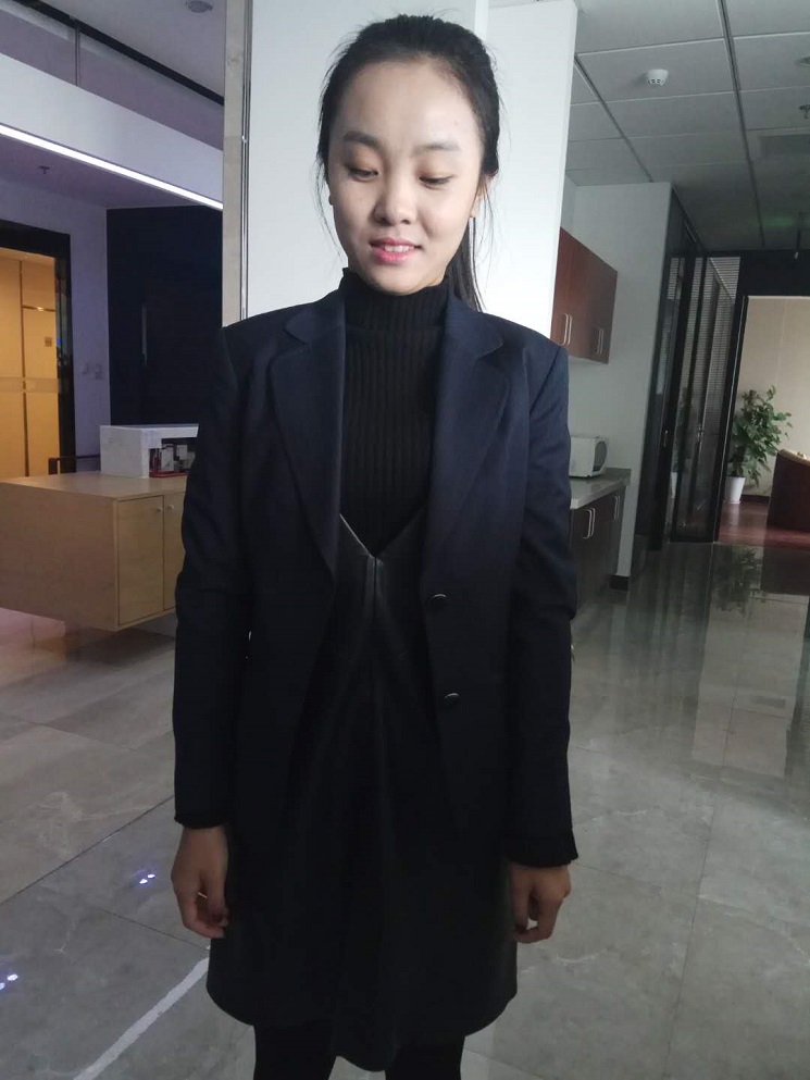 西服試穿的第一款