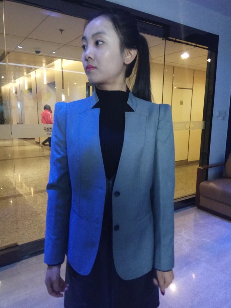 西服試穿的第二款式
