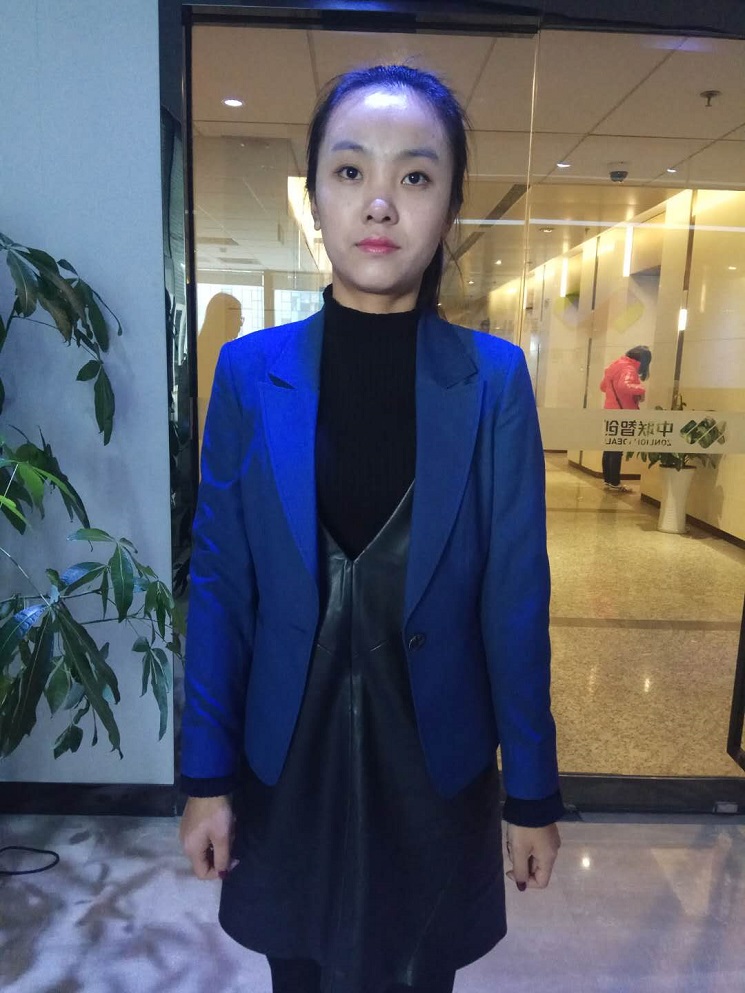 西服試穿的第三款式