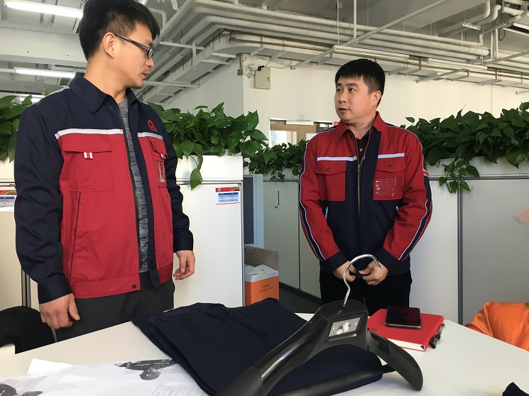 試穿兩款樣衣