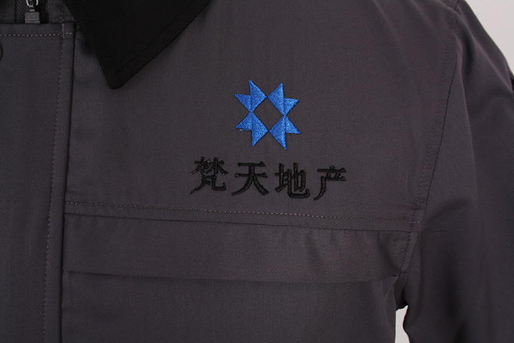 左前胸帶LOGO標識