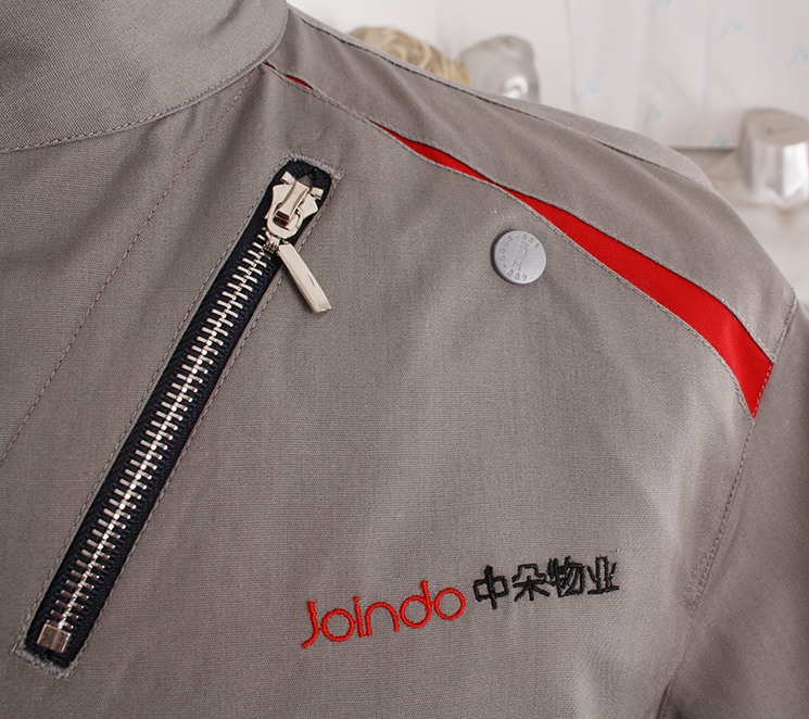 左前胸刺繡LOGO斜兜帶拉鏈