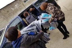 為中鐵六局送貨裝車過(guò)程圖
