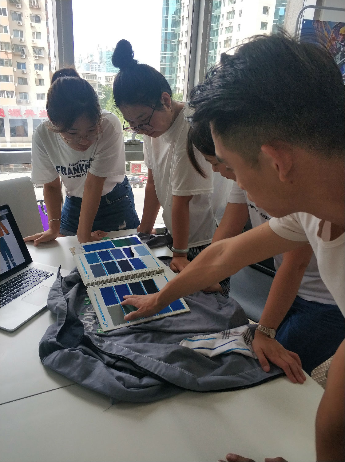 點匠定制工作服面料選擇-工服美
