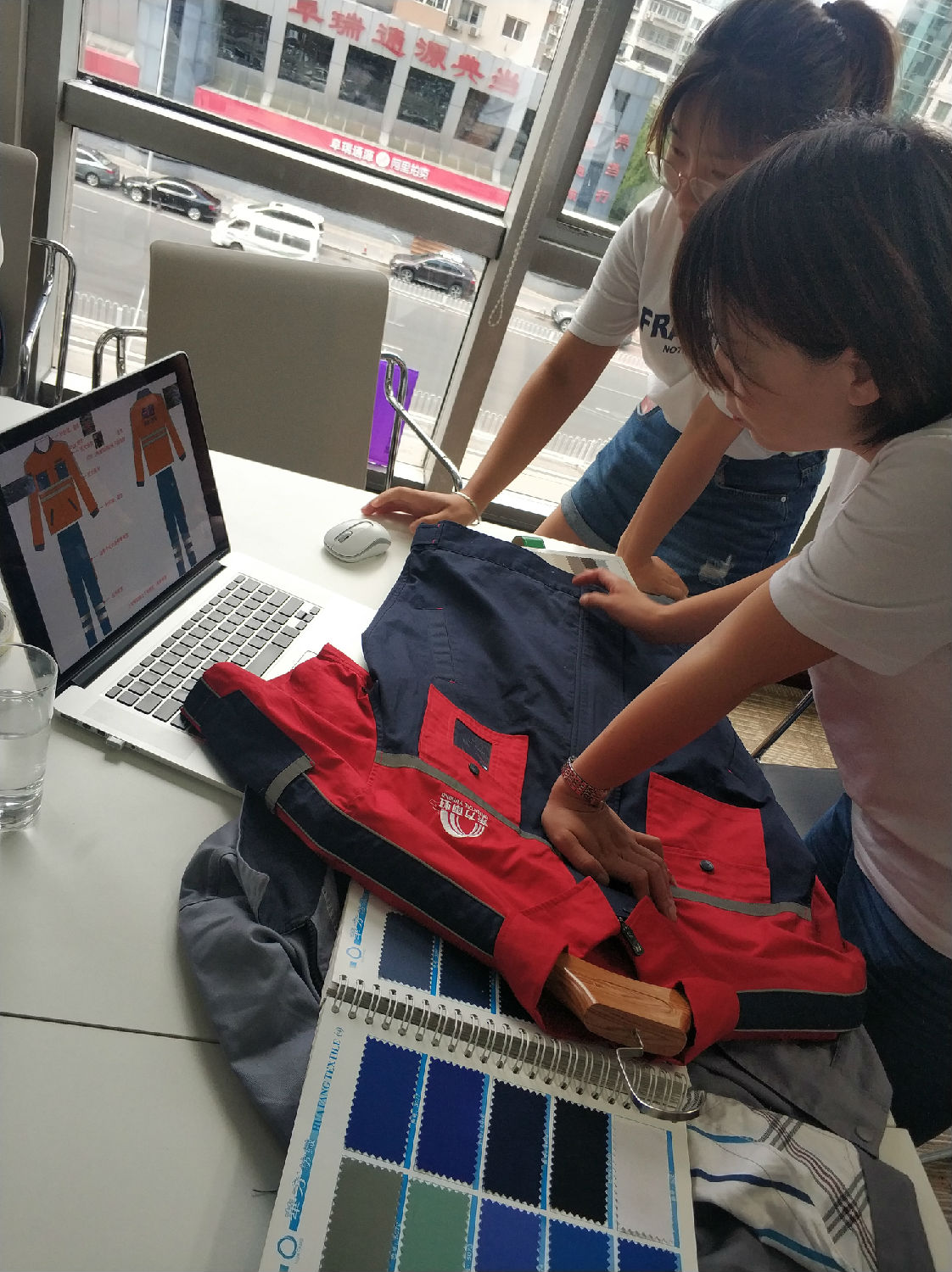 點匠定制工作服款式選擇-工服美