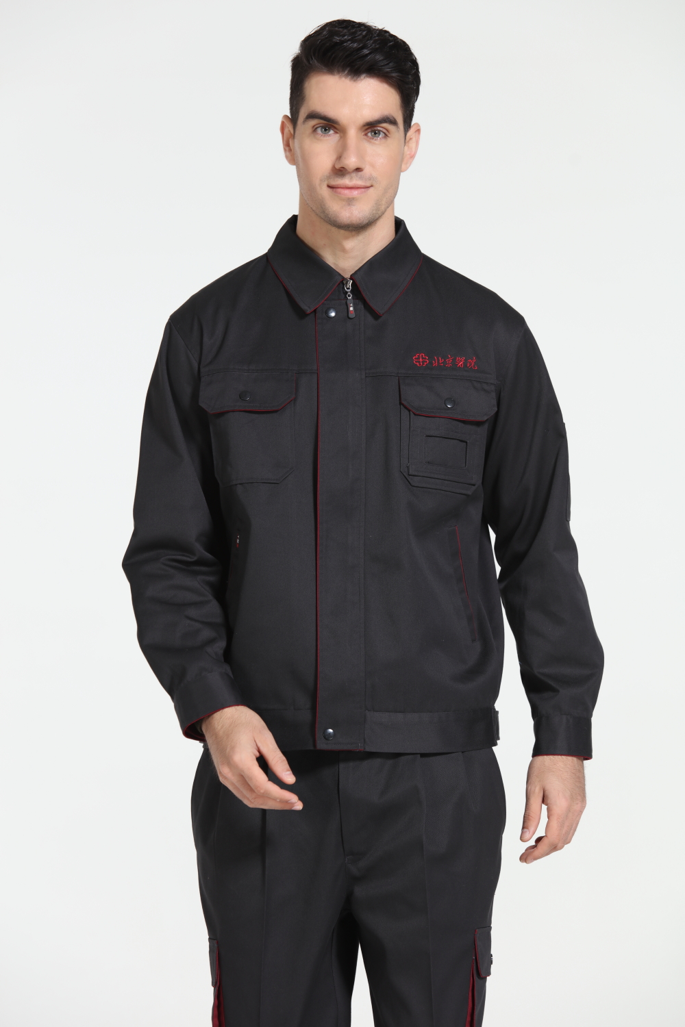 北京慶來(lái)創(chuàng)新服裝工服美教大家怎樣辨別工作服的好壞。